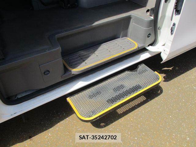 Nissan NV350 Caravan 2018-12 7502069-18