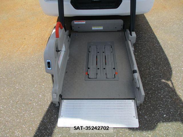 Nissan NV350 Caravan 2018-12 7502069-5