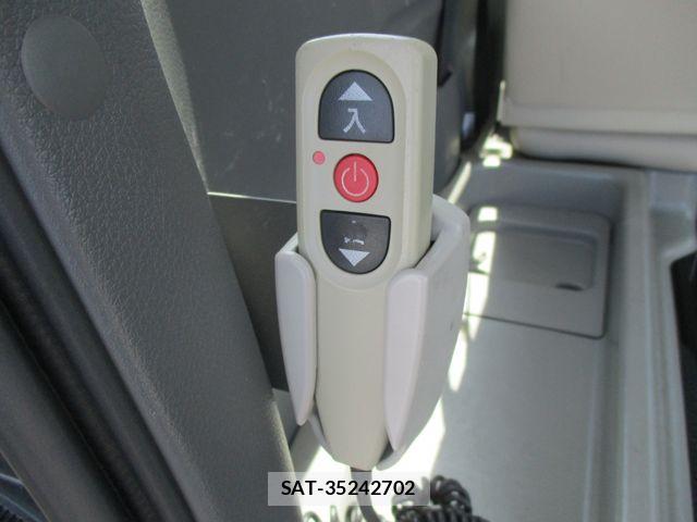 Nissan NV350 Caravan 2018-12 7502069-7