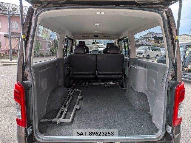 Nissan NV350 Caravan 2018-01 7502067-9