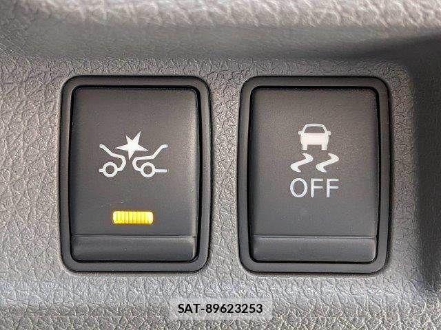 Nissan NV350 Caravan 2018-01 7502067-6