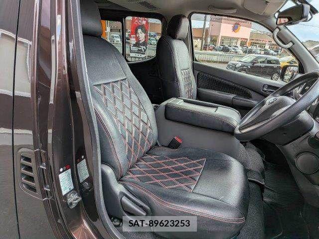 Nissan NV350 Caravan 2018-01 7502067-7