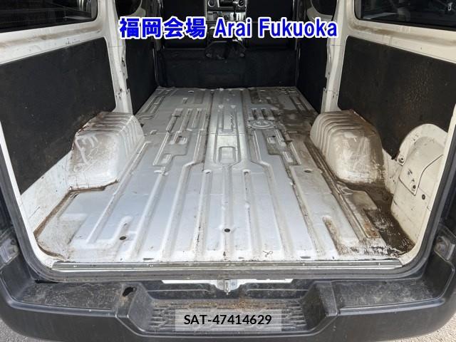 Nissan NV350 Caravan 2020-03 7532771-10