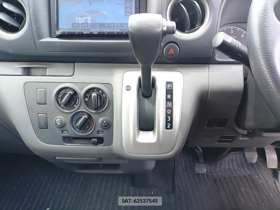 Nissan NV350 Caravan 2020-06 7534194-9