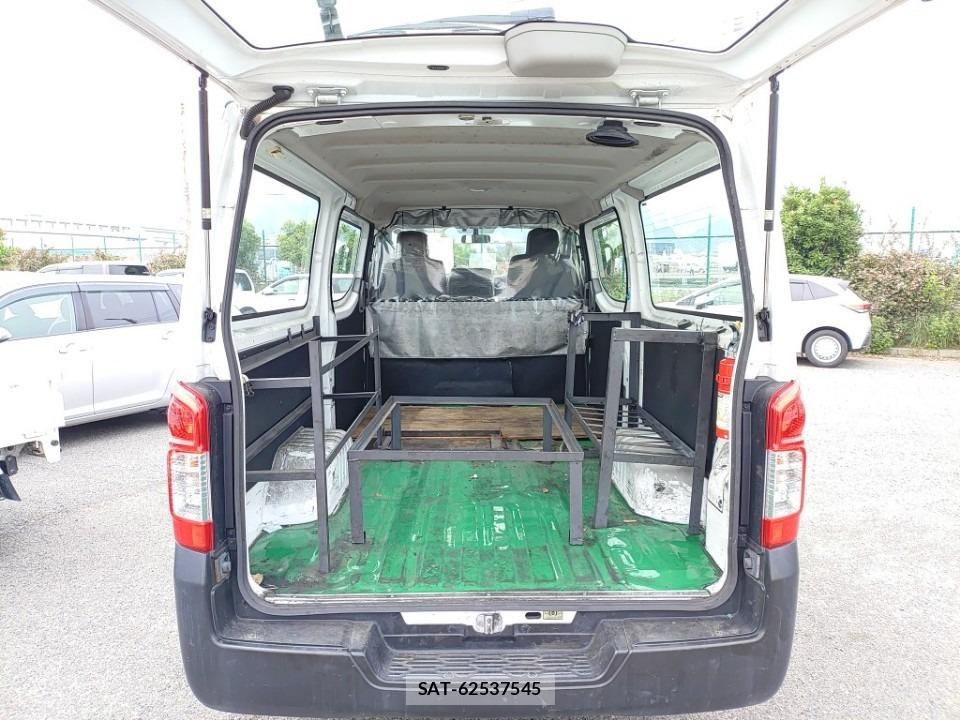 Nissan NV350 Caravan 2020-06 7534194-12