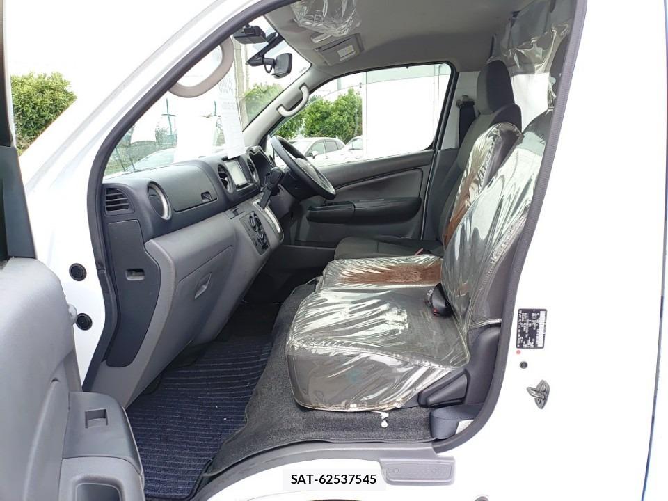 Nissan NV350 Caravan 2020-06 7534194-5