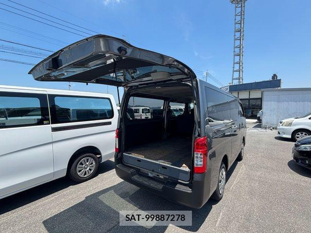 Nissan NV350 Caravan 2021-03 7329092-16