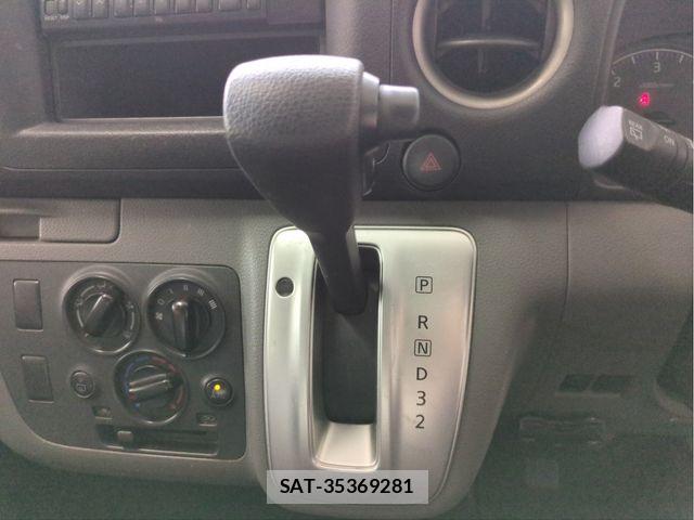 Nissan NV350 Caravan 2015-06 7618988-11