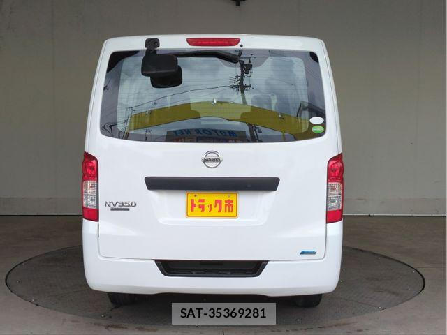 Nissan NV350 Caravan 2015-06 7618988-18