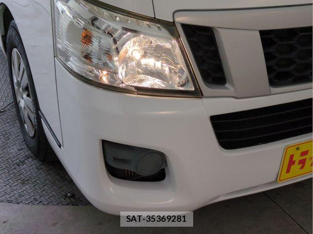 Nissan NV350 Caravan 2015-06 7618988-21