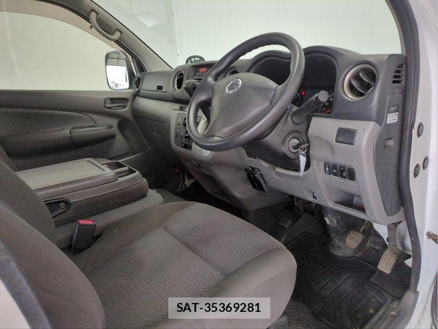 Nissan NV350 Caravan 2015-06 7618988-25