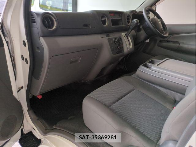 Nissan NV350 Caravan 2015-06 7618988-2