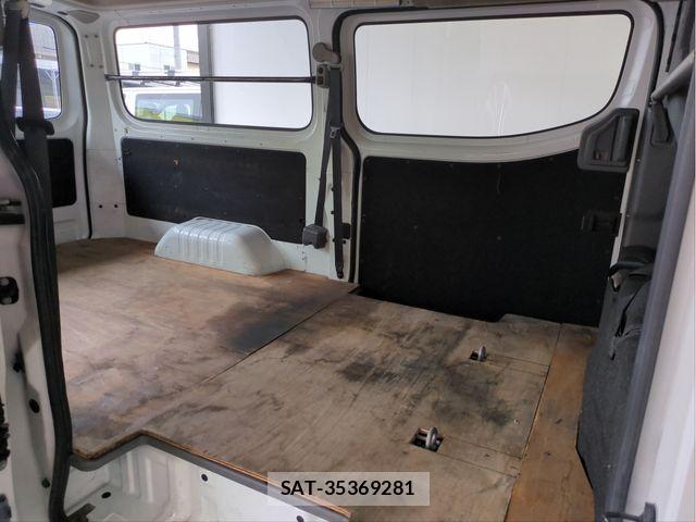Nissan NV350 Caravan 2015-06 7618988-6