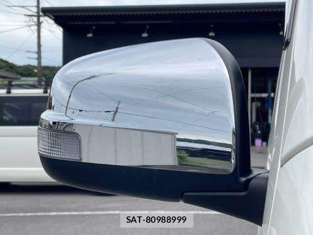 Nissan NV350 Caravan 2020-06 7618982-28