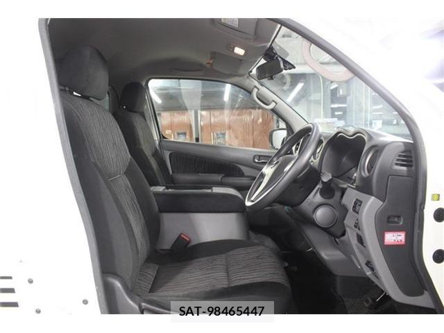 Nissan NV350 Caravan 2020-05 7618983-28
