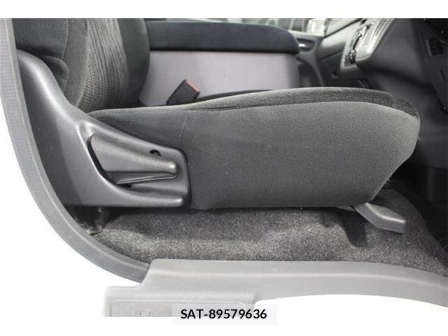 Nissan NV350 Caravan 2019-02 7618981-27