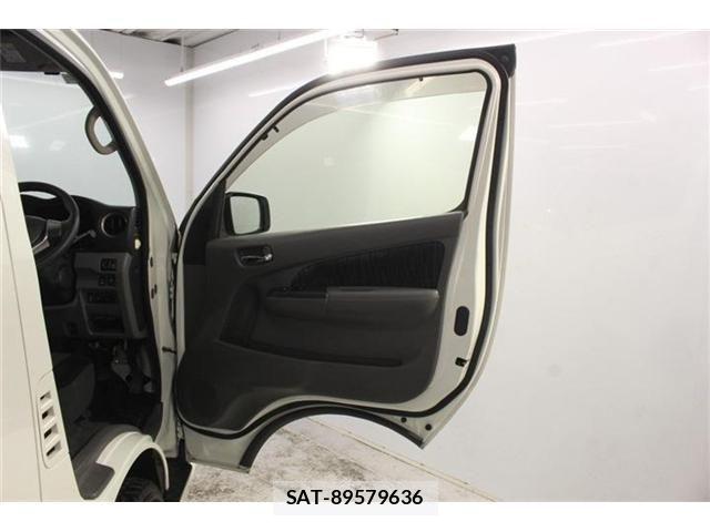 Nissan NV350 Caravan 2019-02 7618981-29