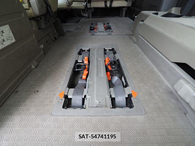 Nissan NV350 Caravan 2015-09 7618985-12