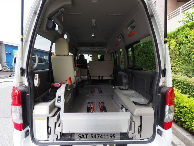 Nissan NV350 Caravan 2015-09 7618985-15