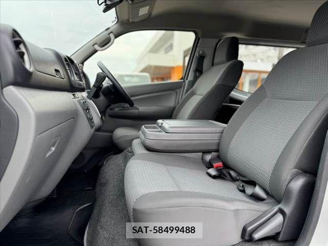 Nissan NV350 Caravan 2021-03 7618984-16