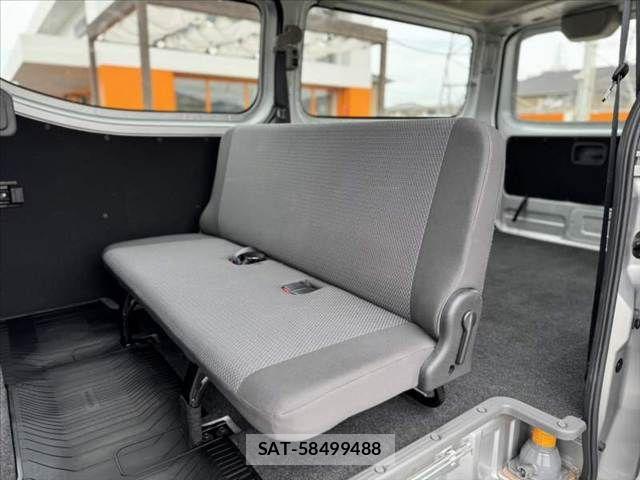 Nissan NV350 Caravan 2021-03 7618984-17