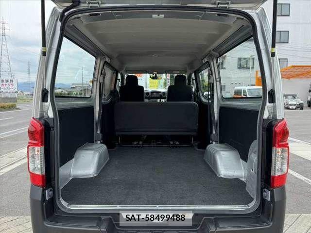 Nissan NV350 Caravan 2021-03 7618984-19