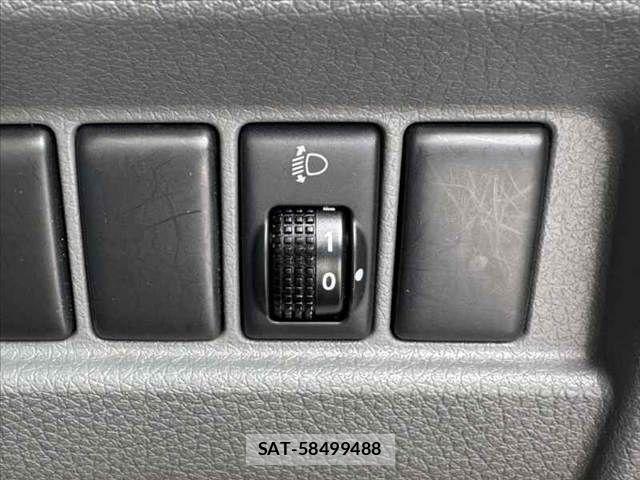 Nissan NV350 Caravan 2021-03 7618984-22