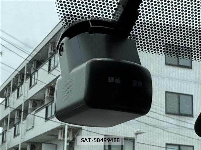Nissan NV350 Caravan 2021-03 7618984-28