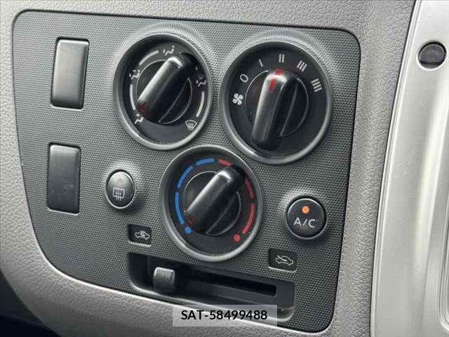 Nissan NV350 Caravan 2021-03 7618984-29