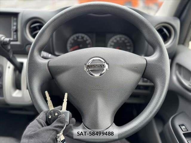 Nissan NV350 Caravan 2021-03 7618984-5