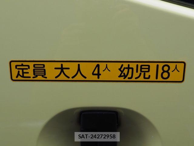 Nissan NV350 Caravan 2014-08 7726832-12