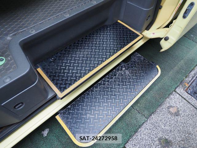 Nissan NV350 Caravan 2014-08 7726832-13