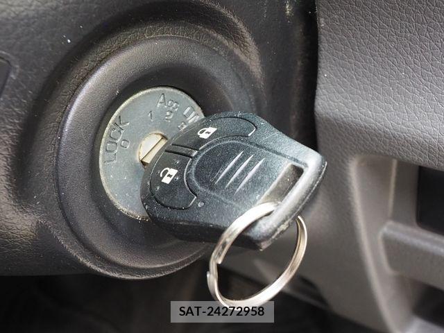 Nissan NV350 Caravan 2014-08 7726832-3