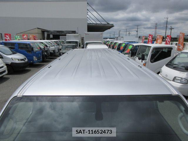 Nissan NV350 Caravan 2015-08 7726834-9