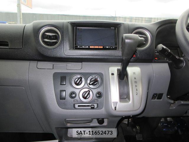 Nissan NV350 Caravan 2015-08 7726834-12
