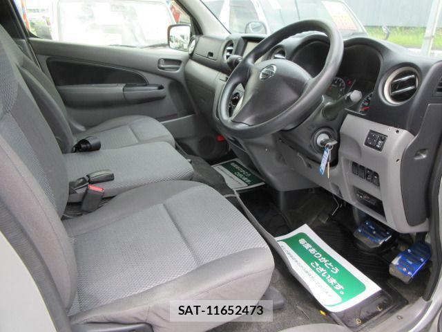 Nissan NV350 Caravan 2015-08 7726834-13