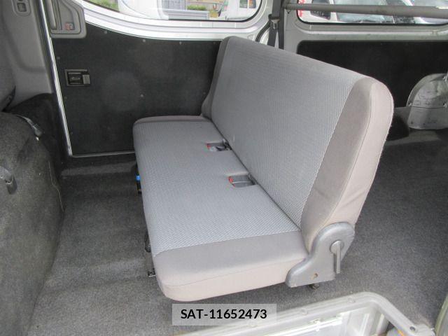 Nissan NV350 Caravan 2015-08 7726834-15