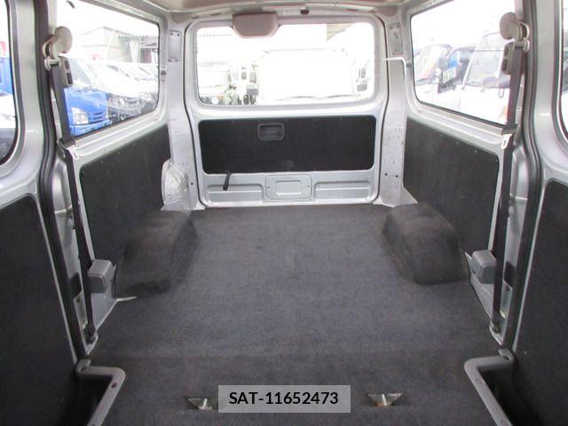 Nissan NV350 Caravan 2015-08 7726834-17