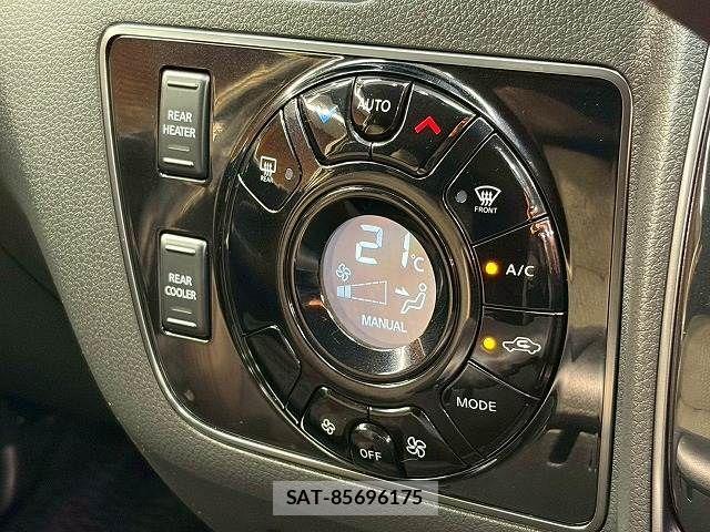 Nissan NV350 Caravan 2021-12 7726829-11
