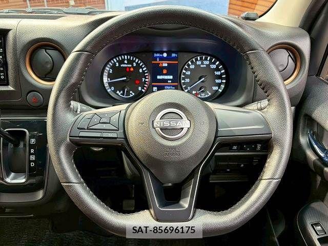 Nissan NV350 Caravan 2021-12 7726829-12