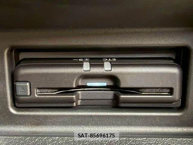 Nissan NV350 Caravan 2021-12 7726829-14