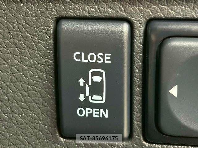 Nissan NV350 Caravan 2021-12 7726829-6