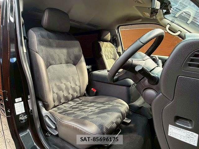Nissan NV350 Caravan 2021-12 7726829-7