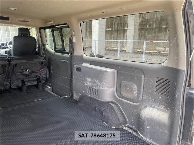 Nissan NV350 Caravan 2012-07 7726833-21
