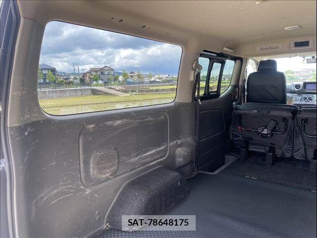 Nissan NV350 Caravan 2012-07 7726833-22
