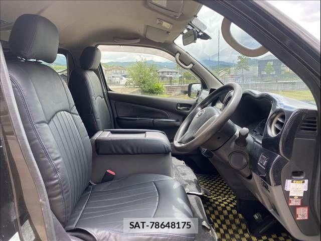 Nissan NV350 Caravan 2012-07 7726833-28