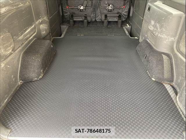 Nissan NV350 Caravan 2012-07 7726833-5