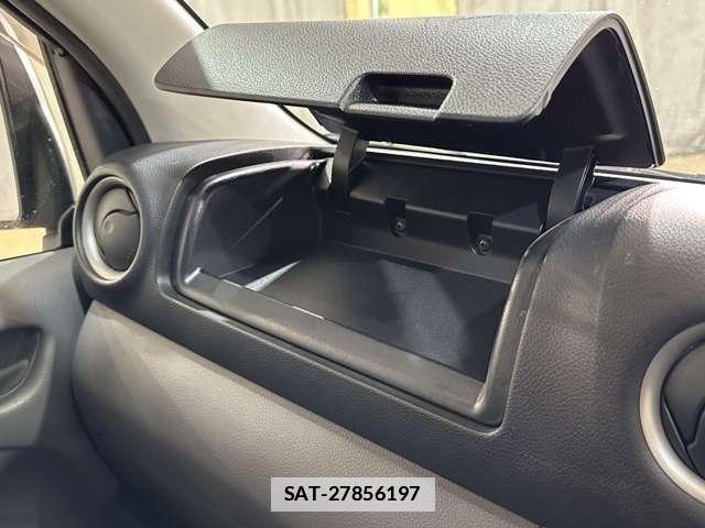 Nissan NV350 Caravan 2014-06 7787921-15