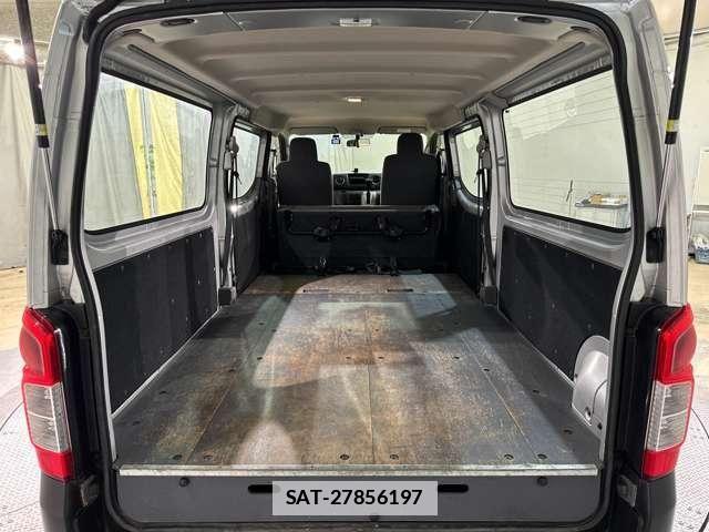 Nissan NV350 Caravan 2014-06 7787921-18