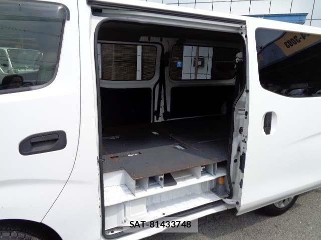 Nissan NV350 Caravan 2018-10 7787919-11